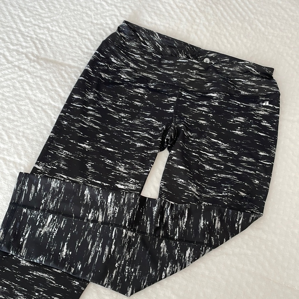 Black graphic leggings